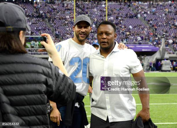 Actor Keegan-Michael Key takes a photograph with former Detroit Lions running back Barry Sanders on the sidelines before the game between the Lions...