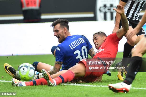 Lyon's Spanish forward Mariano Diaz fails to score a goal past Angers' French goalkeeper Alexandre Letellier during the French L1 football match...