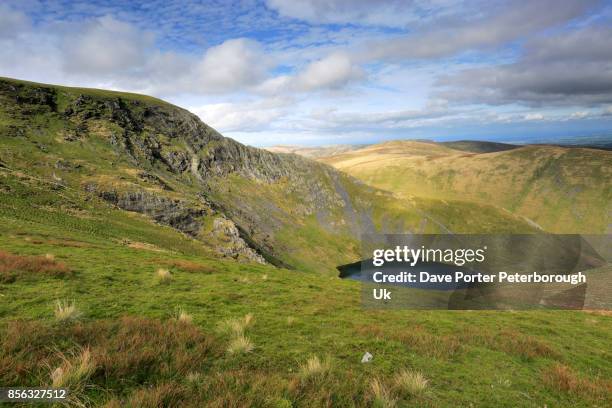 scales tarn and sharpe edge, blencathra fell, lake district national park, cumbria county, england, uk - blencathra 個照片及圖片檔