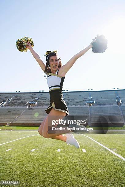 cheerleader cheering - college cheerleaders stock pictures, royalty-free photos & images