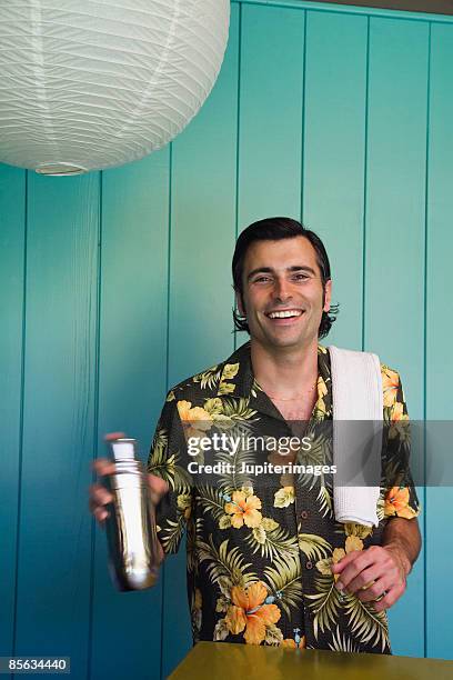 man in hawaiian shirt with cocktail shaker - barman fotografías e imágenes de stock