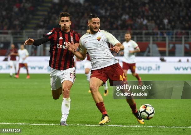 Andre Silva of AC Milan competes for the ball with Kostas Manolas of AS Roma during the Seria A 2017/18 match between AC Milan and AS Roma at Stadio...