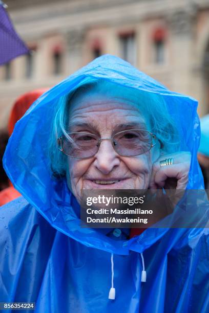 An old ladies attend under the rain the pastoral visit of Pope Francis on October 1, 2017 in Bologna, Italy. Pope Francis visits Bologna for the...