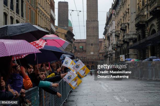 People attend under the rain the pastoral visit of Pope Francis on October 1, 2017 in Bologna, Italy. Pope Francis visits Bologna for the first time...