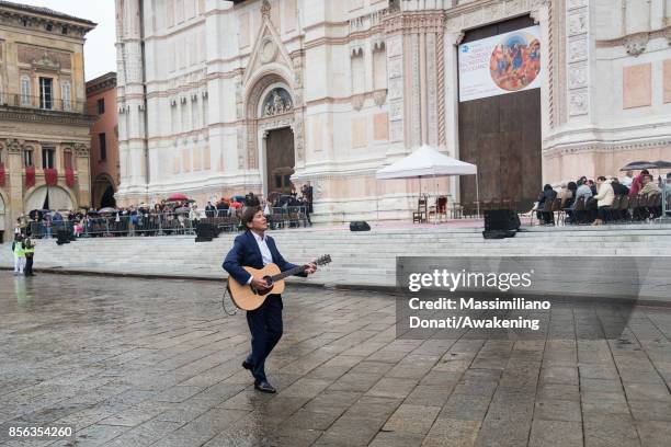 Italian singer Gianni Morandi performs some songs before the arrival of Pope Francis in Piazza Maggiore on October 1, 2017 in Bologna, Italy. Pope...