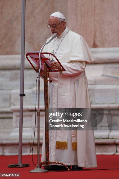 Pope Francis delivers the Angelus prayer in Piazza Maggiore during a pastoral visit in Bologna on October 1, 2017. Pope Francis visits Bologna for...