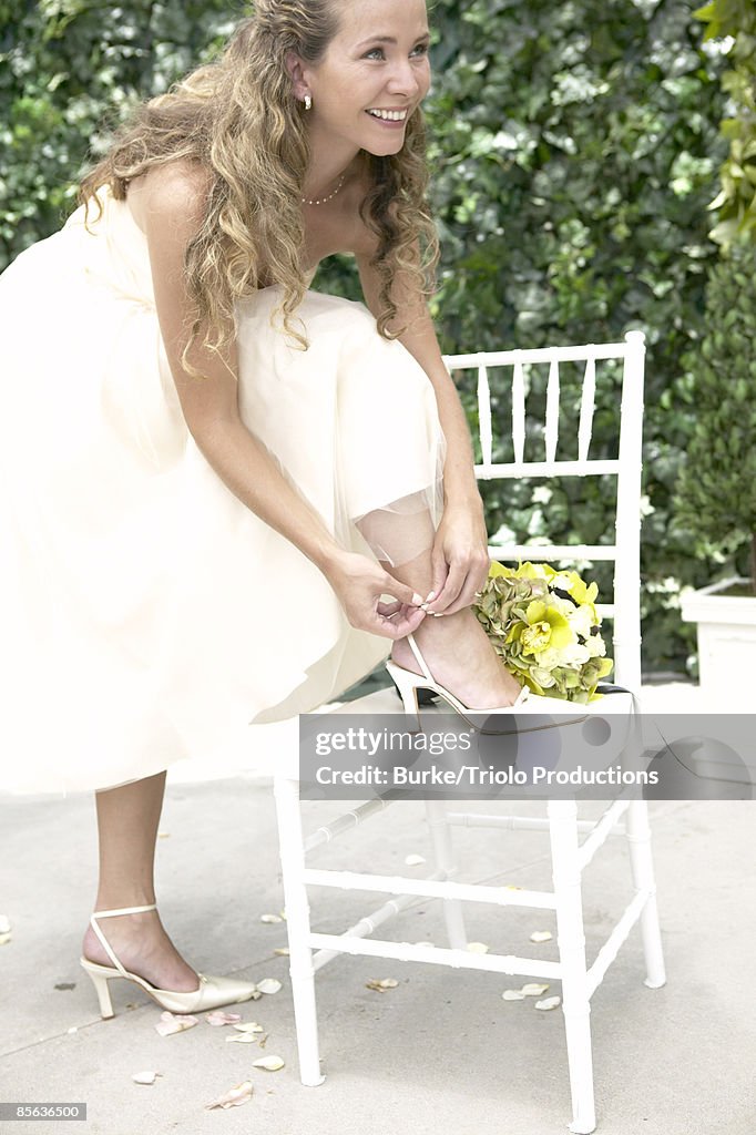 Bride fastening shoe