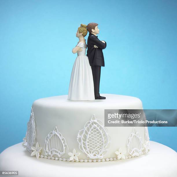 upset bride and groom cake topper - wedding cakes stock pictures, royalty-free photos & images