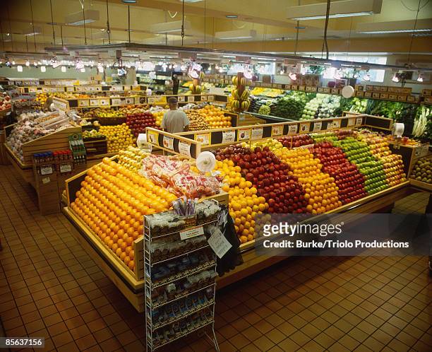 produce department - produce aisle photos et images de collection