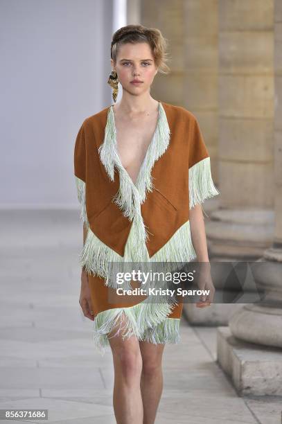 Model walks the runway during the Veronique Leroy show as part of Paris Fashion Week Womenswear Spring/Summer 2018 on September 30, 2017 in Paris,...