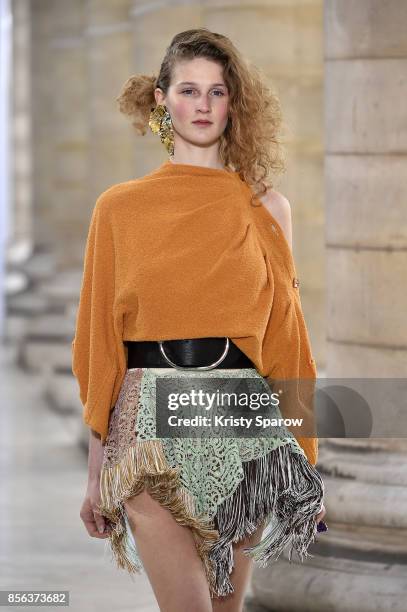 Model walks the runway during the Veronique Leroy show as part of Paris Fashion Week Womenswear Spring/Summer 2018 on September 30, 2017 in Paris,...