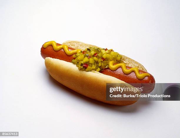 hot dog with mustard and relish - mustard stockfoto's en -beelden