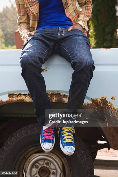 man sitting on truck bed - mismatch fotografías e imágenes de stock