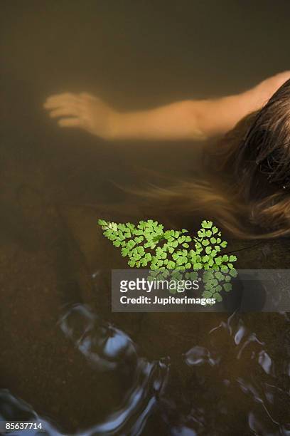 girl in water - ahogo fotografías e imágenes de stock