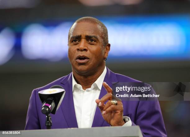 Former Minnesota Vikings player Ahmad Rashad speaks during halftime of the game against the Detroit Lions on October 1, 2017 at U.S. Bank Stadium in...