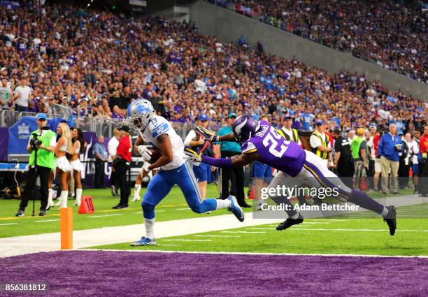 Jones of the Detroit Lions lunges into the end zone with the ball for a successful two point conversion in the third quarter of the game against the...