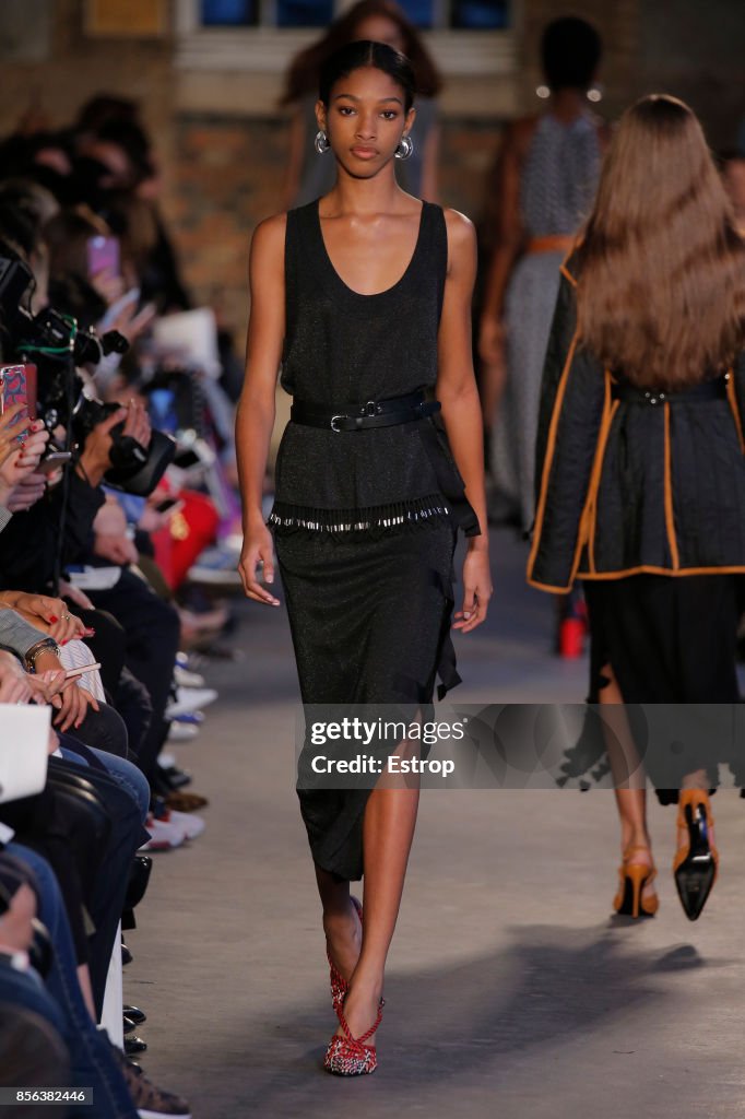 Altuzarra : Runway - Paris Fashion Week Womenswear Spring/Summer 2018