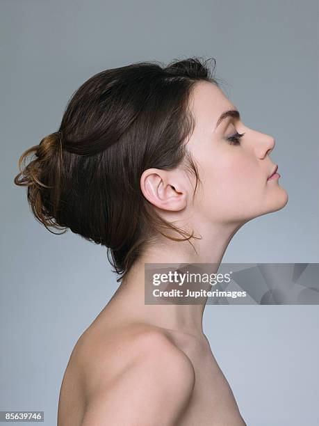 profile of a woman - profilo vista laterale foto e immagini stock