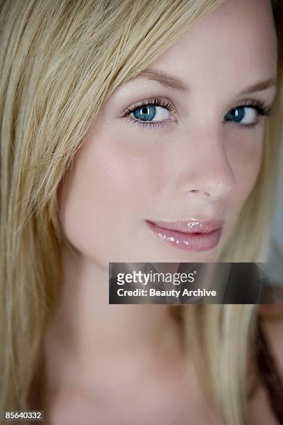 smiling woman - female 18 21 blonde blue eyes stock-fotos und bilder