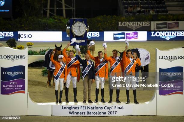 Harrie Smolders, Marc Houtzager, Michel Hendrix, Jur Vrieling, Annie Poels, chef d'equipe Rob Ehrens, during prize giving cerimony the Longines FEI...