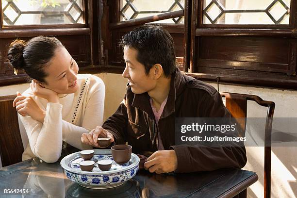 couple having tea together - abito tradizionale cinese foto e immagini stock