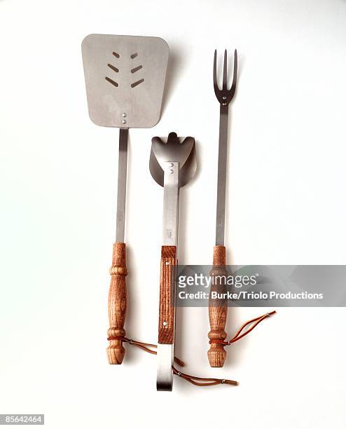 barbecue utensils - küchenspatel stock-fotos und bilder