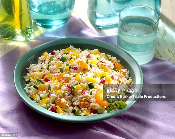 rice pilaf with pineapple and oranges - pilafrijst stockfoto's en -beelden