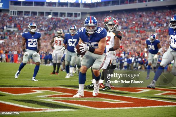 Tight end Rhett Ellison of the New York Giants hauls in a 2-yard touchdown pass from quarterback Eli Manning during the fourth quarter of an NFL...