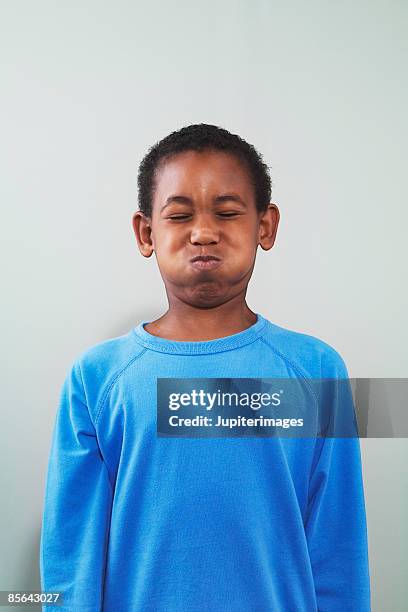 boy holding his breath - adem inhouden stockfoto's en -beelden