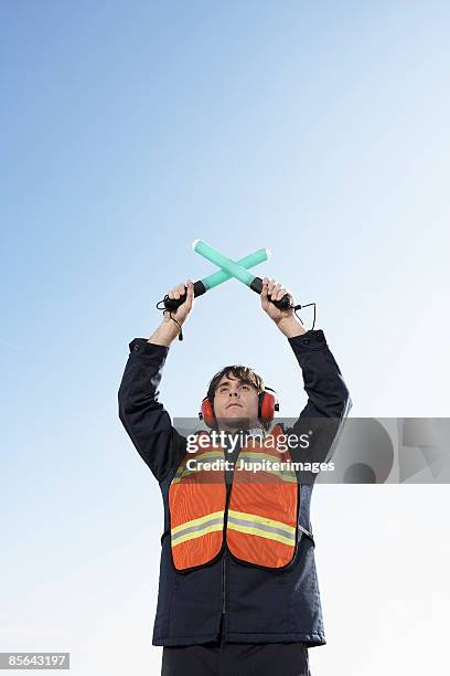 airport ground crew worker - ground crew stock pictures, royalty-free photos & images