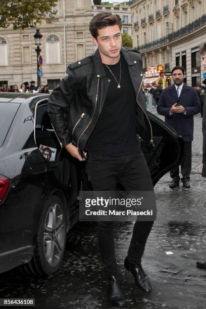 Francisco Lachowski attends Le Defile L'Oreal Paris as part of Paris Fashion Week Womenswear Spring/Summer 2018 at Avenue Des Champs Elysees on...