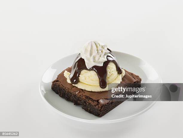 brownie sundae - chocolate sauce stock pictures, royalty-free photos & images