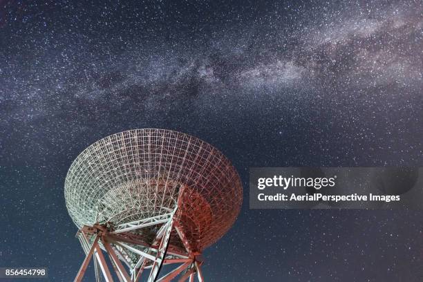 radio telescope - radio telescope stock pictures, royalty-free photos & images