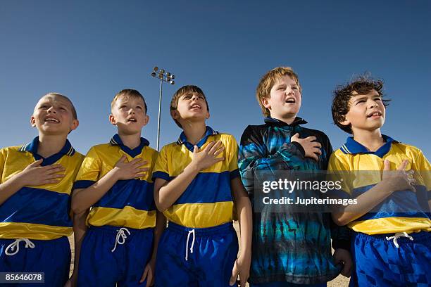 soccer players singing national anthem - nationalhymne stock-fotos und bilder