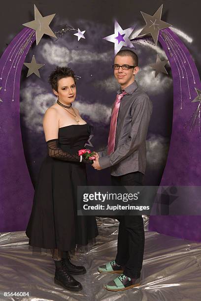 uncomfortable teenage couple posing for prom portrait - young goth girls stockfoto's en -beelden