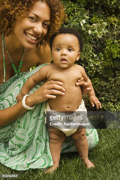 smiling woman with baby - babies only in cloth diapers stock-fotos und bilder