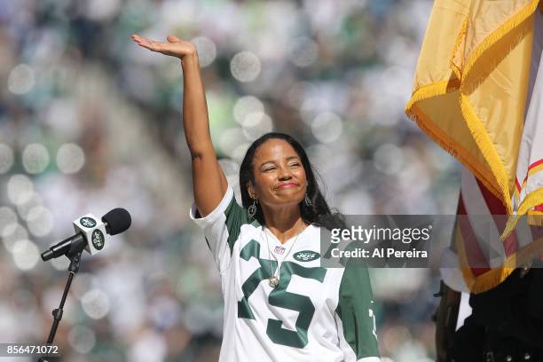 Heather Hill performs the National Anthem before the Jacksonville Jaguars vs New York Jets game at MetLife Stadium on October 1, 2017 in East...