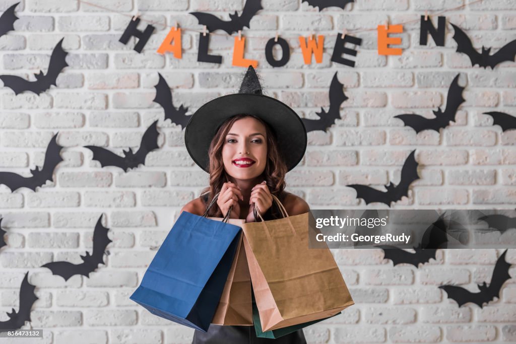 Ragazza pronta per la festa di Halloween