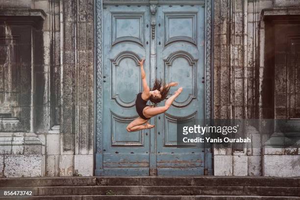 female ballet dancer dancing in lyon, france - urban ballet stockfoto's en -beelden