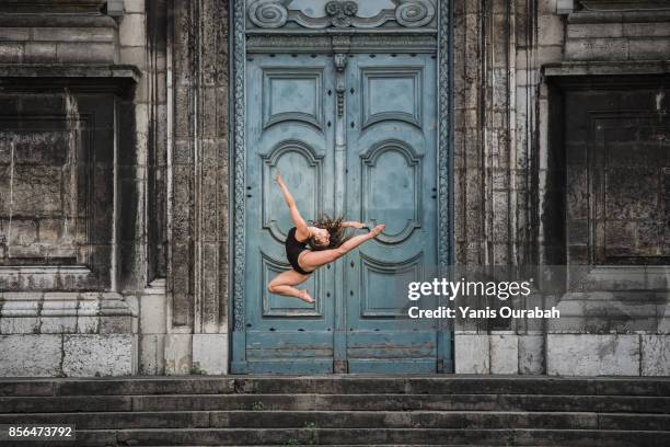 female ballet dancer dancing in lyon, france - urban ballet stockfoto's en -beelden