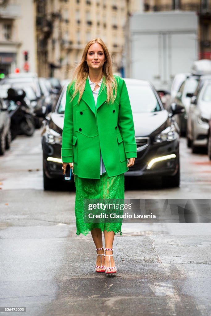 Street Style : Paris Fashion Week Womenswear Spring/Summer 2018 : Day Six