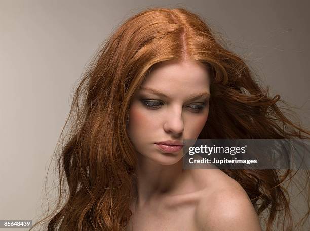 woman with windblown hair - frizzy hair stockfoto's en -beelden