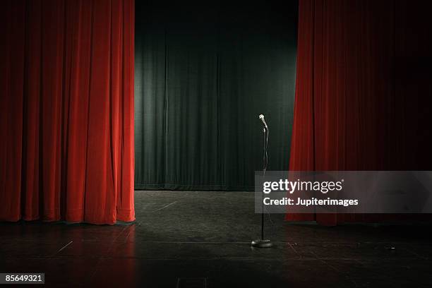 microphone on empty stage - curtain imagens e fotografias de stock