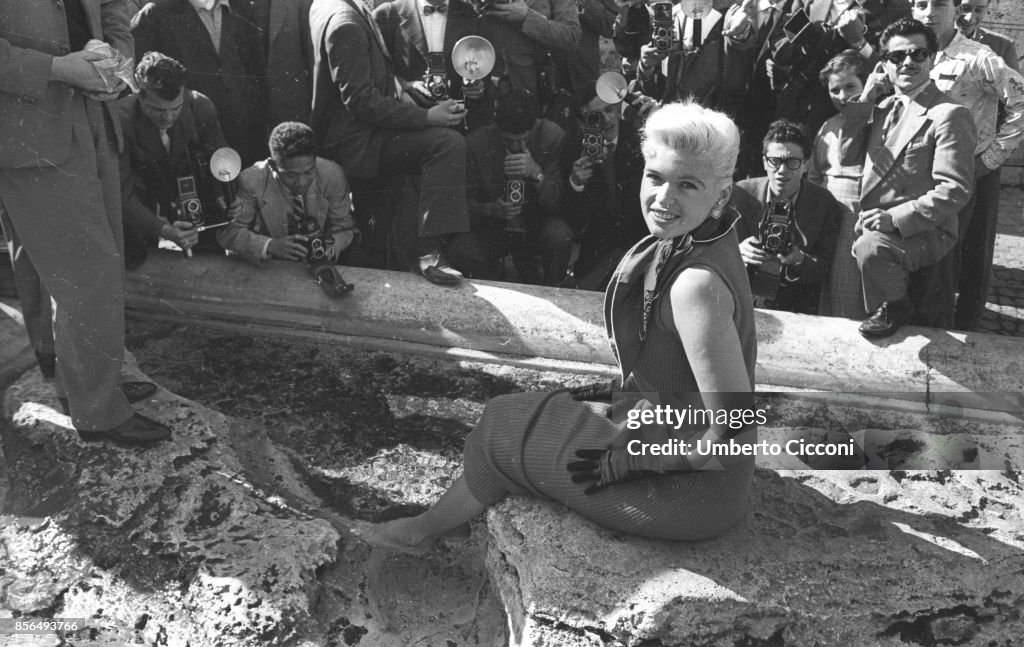 Jayne Rome American actress Jayne Mansfield at the Trevi Fountain, Rome in 1957 ...