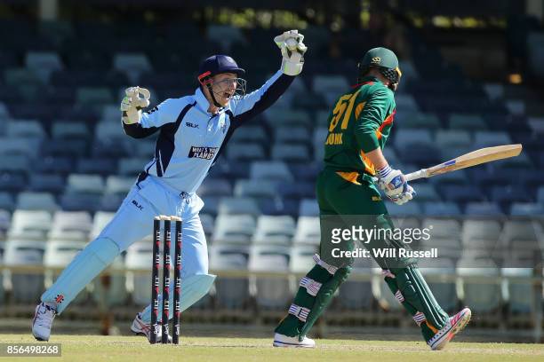 Peter Nevill of the Blues takes a catch to dismiss Ben Dunk of the Tigers from the bowling of Nathan Lyon of the Blues during the One Day Cup match...