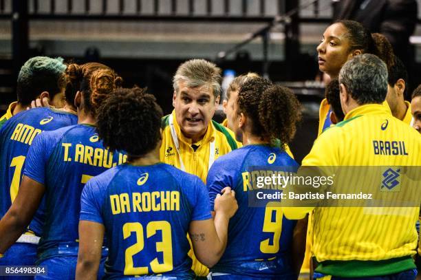 Brazil head coach, Jorge Duenas during the handball women's international friendly match between France and Brazil on October 1, 2017 in...