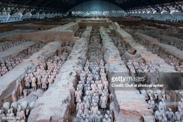 terra cotta warriors in xi 'an - mausoleum of the first qin emperor stock pictures, royalty-free photos & images