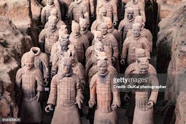 terra cotta warriors in xi 'an - terracotta army stock pictures, royalty-free photos & images