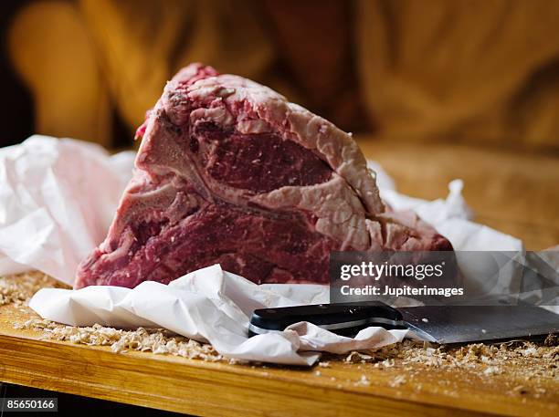 prime rib with cleaver - butcher paper foto e immagini stock