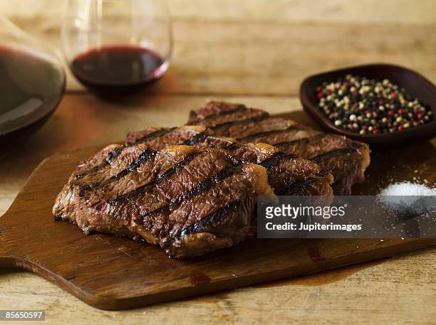 steak dinner with peppercorn and salt seasonings - rundvlees stockfoto's en -beelden